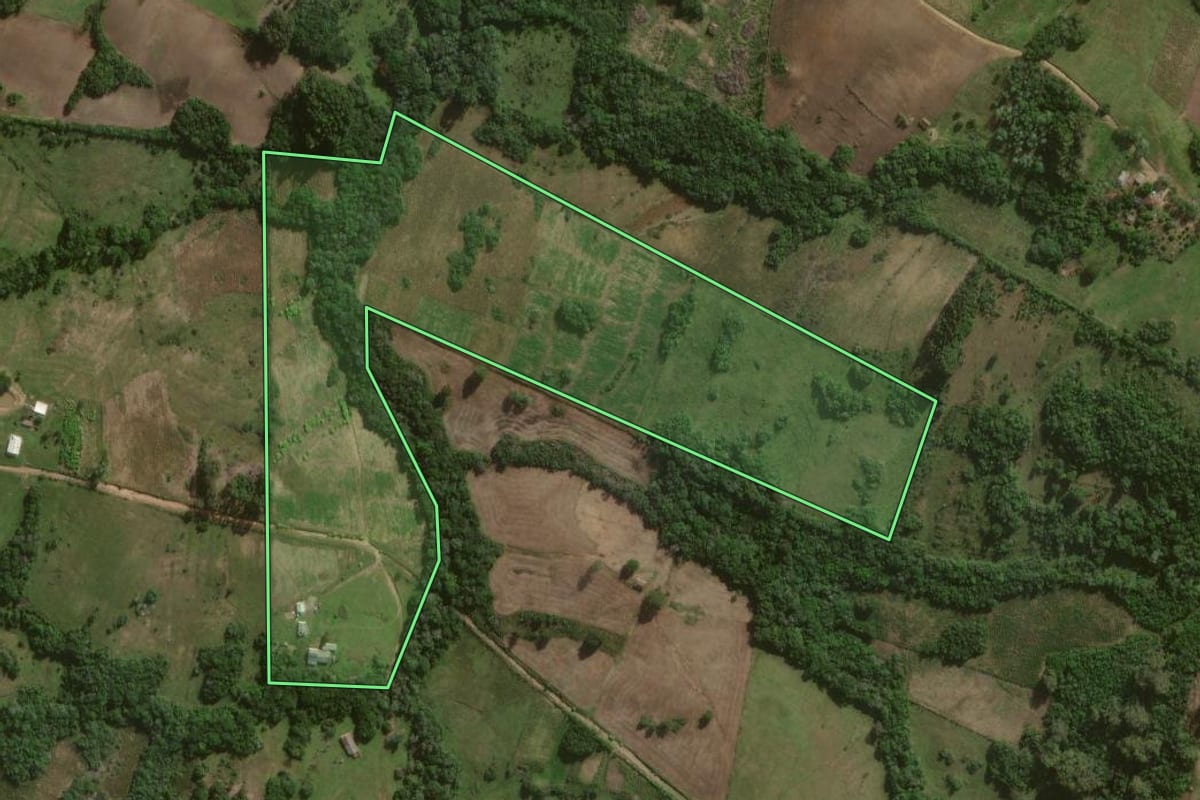 Imagem de satélite do imóvel rural em Canguçu (RS), com o contorno declarado no CAR desenhado por cima.