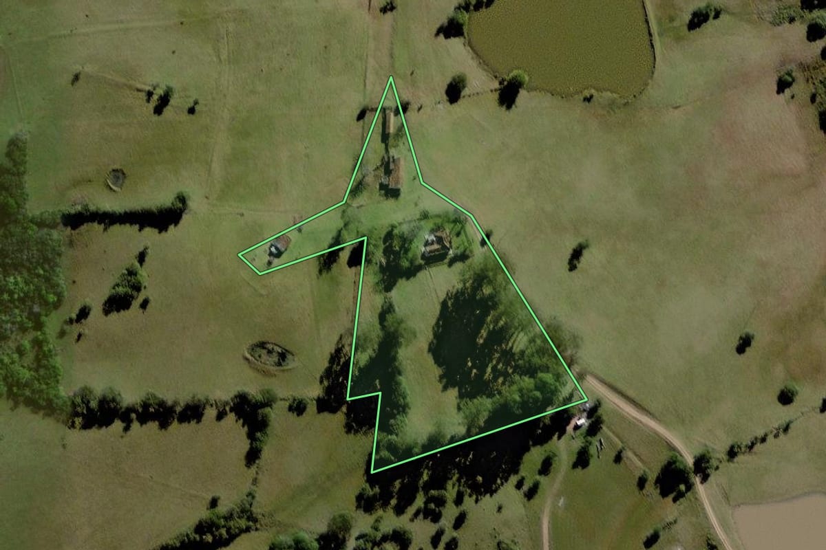 Imagem de satélite do imóvel rural em Canguçu (RS), com o contorno declarado no CAR desenhado por cima.