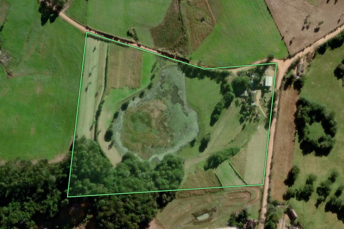 Imagem de satélite do imóvel rural em Canguçu (RS), com o contorno declarado no CAR desenhado por cima.