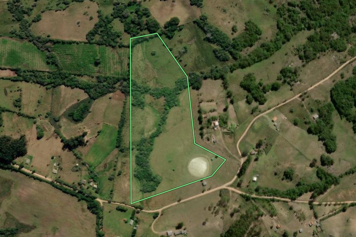 Imagem de satélite do imóvel rural em Canguçu (RS), com o contorno declarado no CAR desenhado por cima.