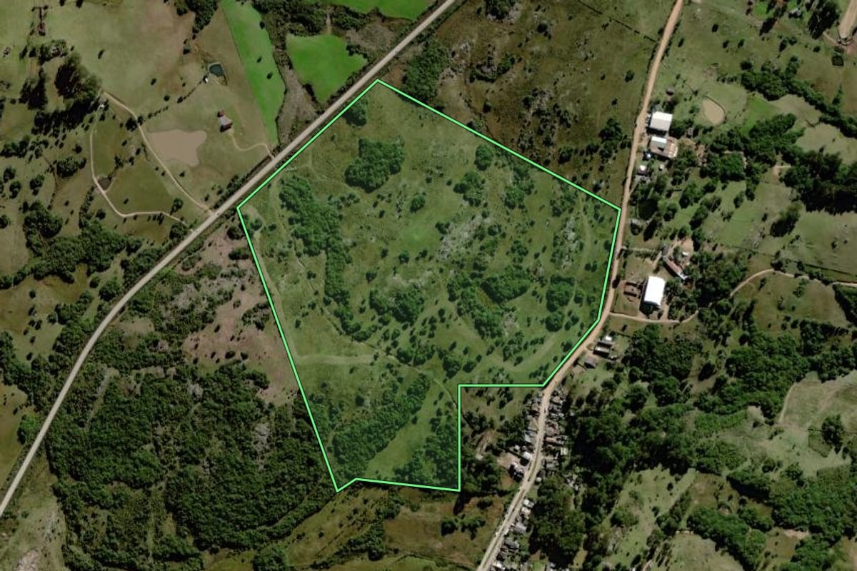 Imagem de satélite do imóvel rural em Canguçu (RS), com o contorno declarado no CAR desenhado por cima.