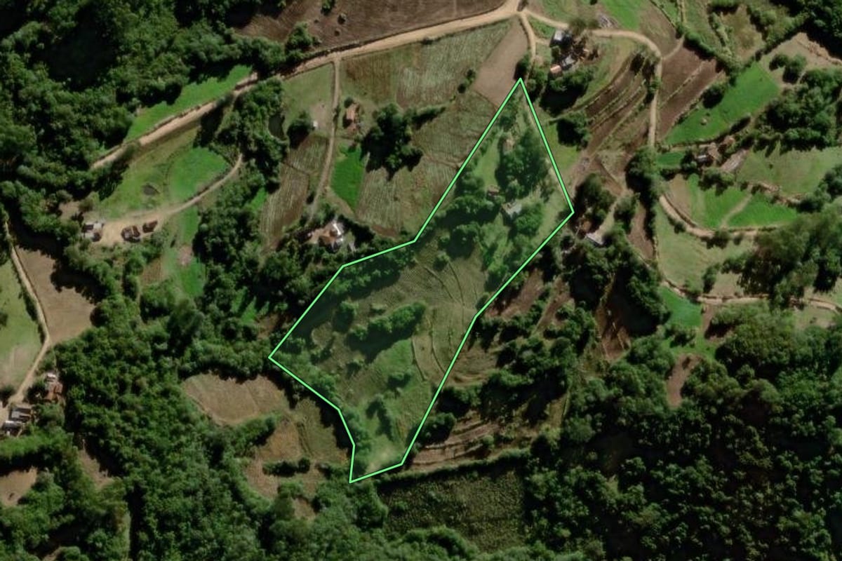 Imagem de satélite do imóvel rural em Canguçu (RS), com o contorno declarado no CAR desenhado por cima.