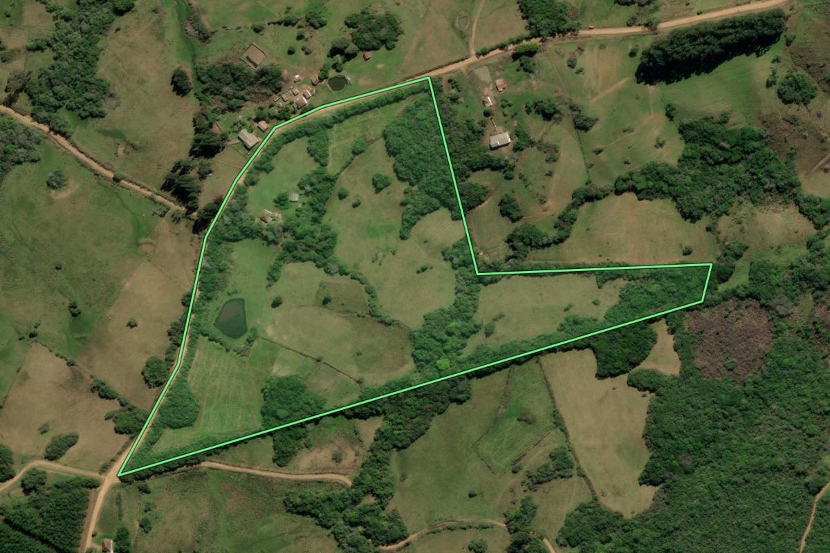 Imagem de satélite do imóvel rural em Canguçu (RS), com o contorno declarado no CAR desenhado por cima.