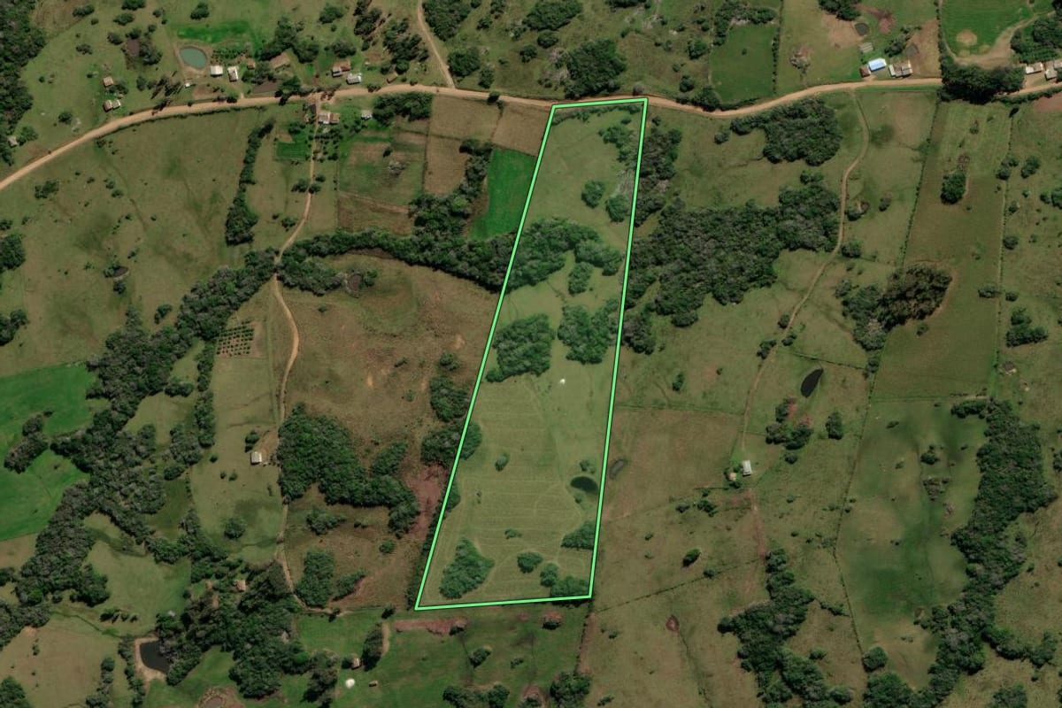 Imagem de satélite do imóvel rural em Canguçu (RS), com o contorno declarado no CAR desenhado por cima.