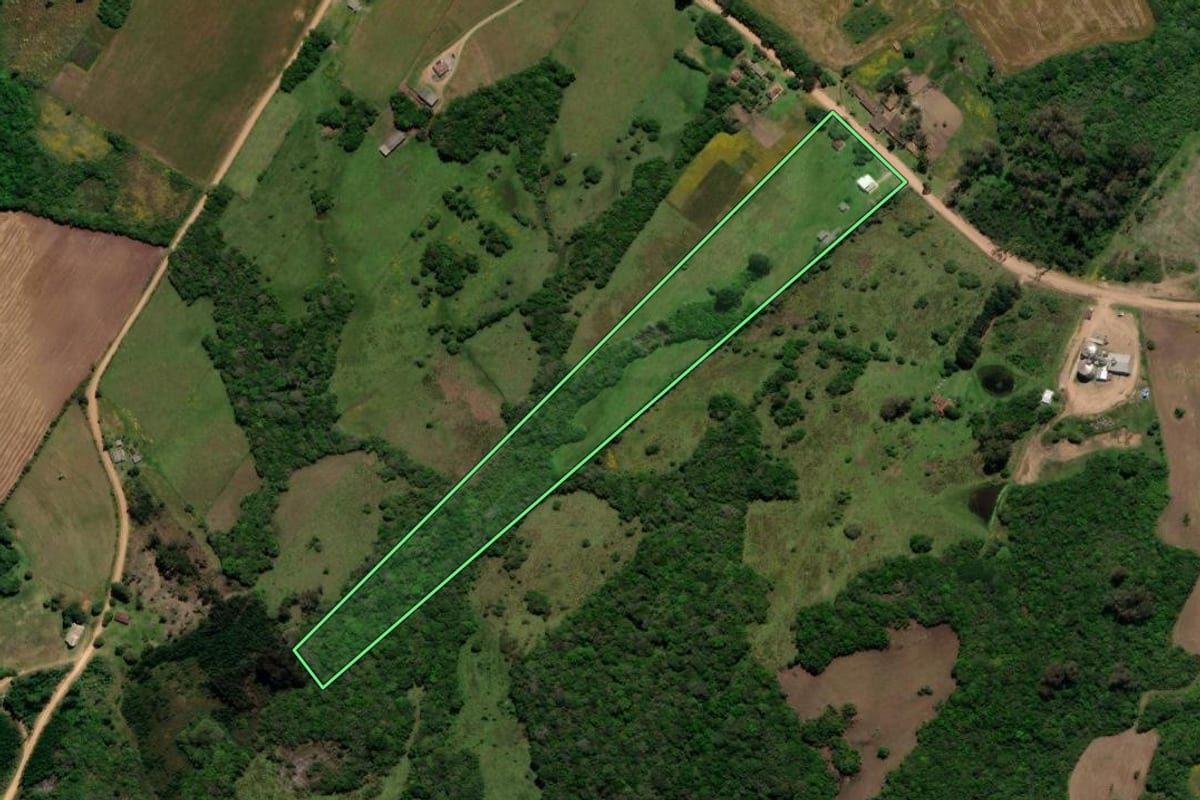 Imagem de satélite do imóvel rural em Canguçu (RS), com o contorno declarado no CAR desenhado por cima.