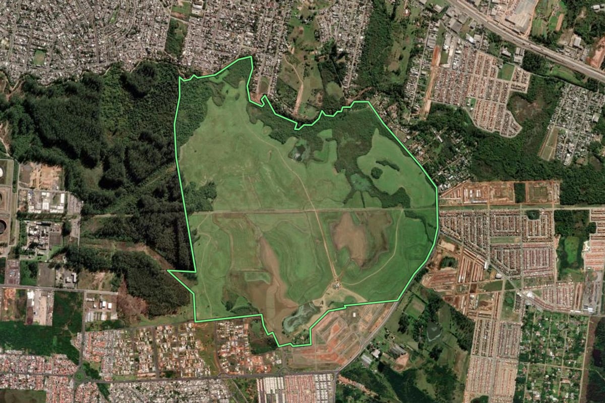 Imagem de satélite do imóvel rural em Canoas (RS), com o contorno declarado no CAR desenhado por cima.