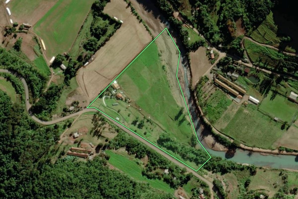 Imagem de satélite do imóvel rural em Canudos do Vale (RS), com o contorno declarado no CAR desenhado por cima.