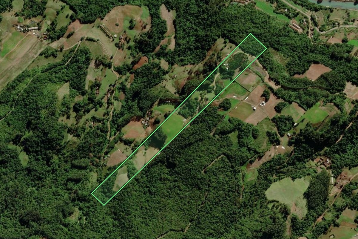 Imagem de satélite do imóvel rural em Canudos do Vale (RS), com o contorno declarado no CAR desenhado por cima.