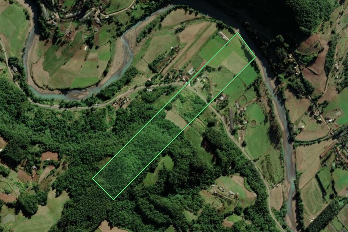 Imagem de satélite do imóvel rural em Canudos do Vale (RS), com o contorno declarado no CAR desenhado por cima.