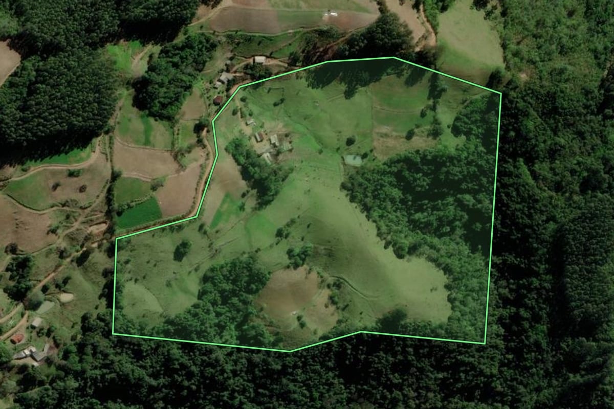 Imagem de satélite do imóvel rural em Canudos do Vale (RS), com o contorno declarado no CAR desenhado por cima.