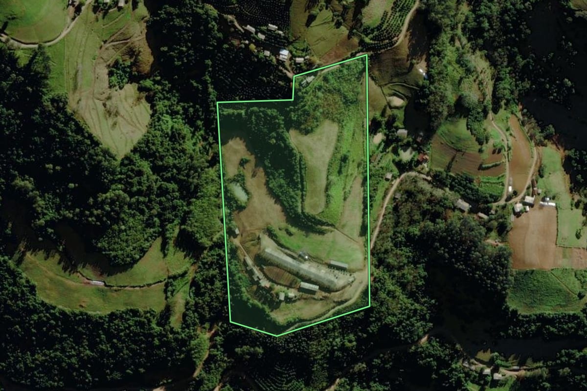 Imagem de satélite do imóvel rural em Canudos do Vale (RS), com o contorno declarado no CAR desenhado por cima.