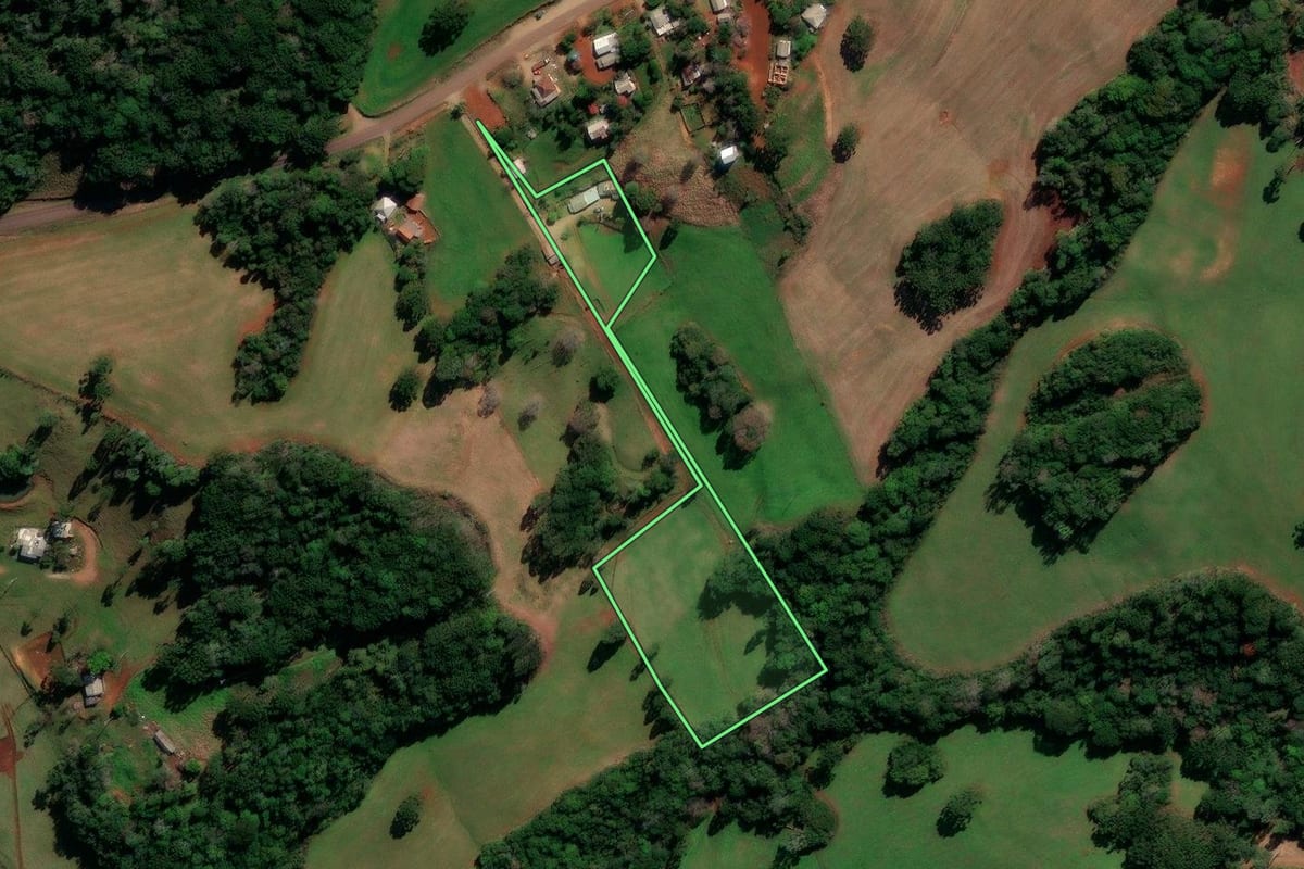 Imagem de satélite do imóvel rural em Capão Bonito do Sul (RS), com o contorno declarado no CAR desenhado por cima.