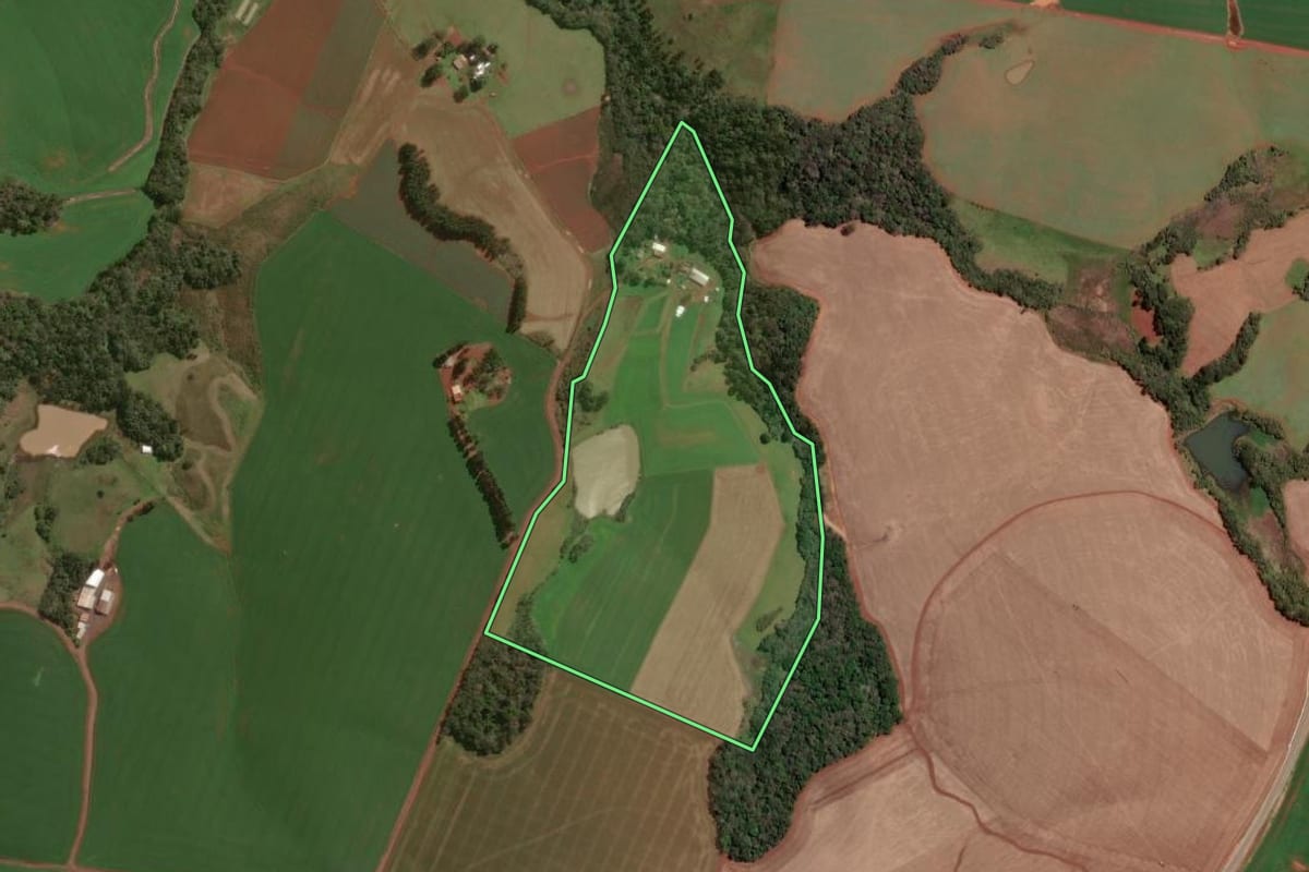 Imagem de satélite do imóvel rural em Capão Bonito do Sul (RS), com o contorno declarado no CAR desenhado por cima.