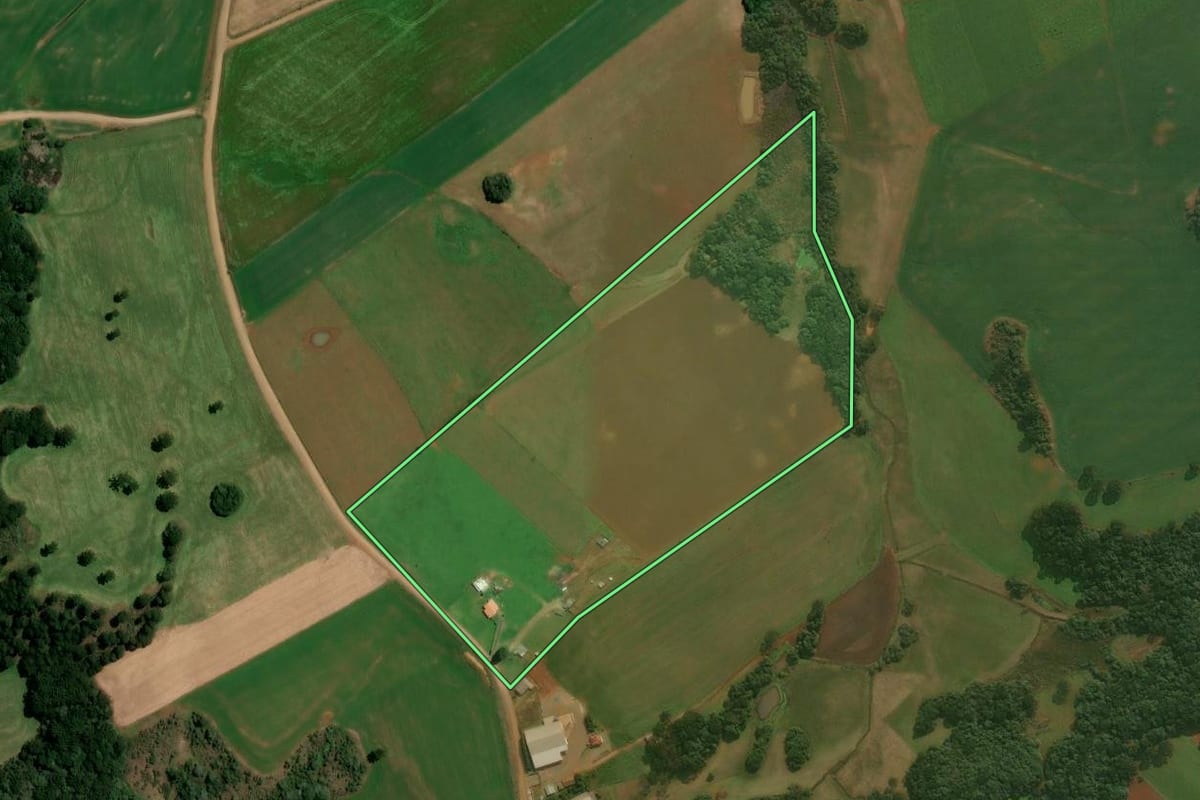 Imagem de satélite do imóvel rural em Capão Bonito do Sul (RS), com o contorno declarado no CAR desenhado por cima.