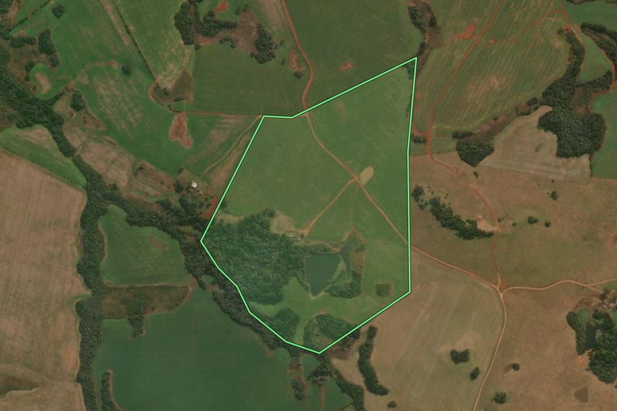 Imagem de satélite do imóvel rural em Capão Bonito do Sul (RS), com o contorno declarado no CAR desenhado por cima.