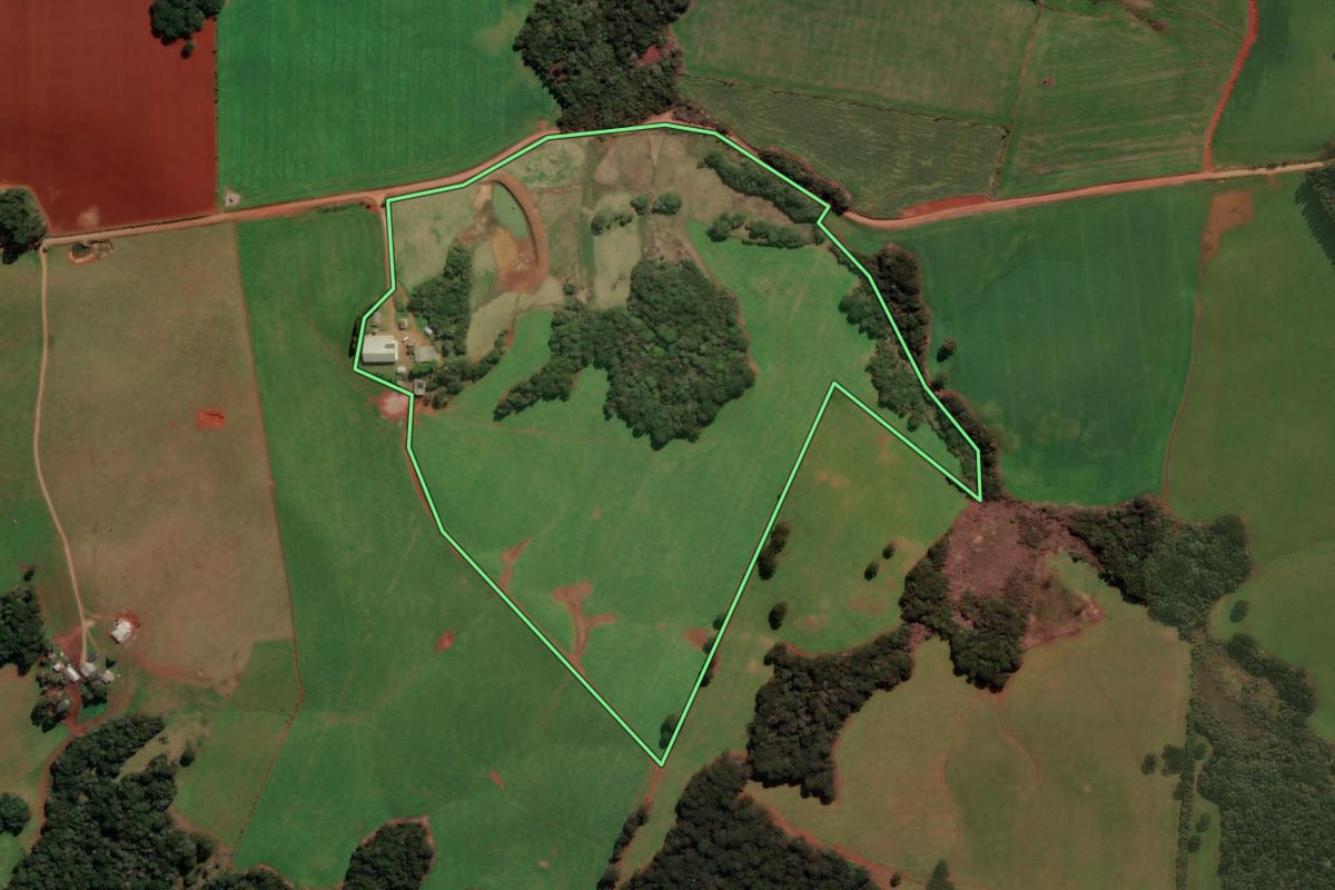 Imagem de satélite do imóvel rural em Capão Bonito do Sul (RS), com o contorno declarado no CAR desenhado por cima.