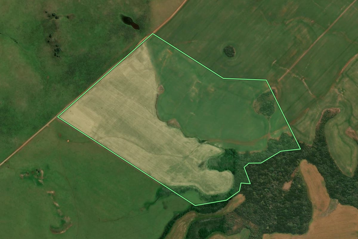 Imagem de satélite do imóvel rural em Capão Bonito do Sul (RS), com o contorno declarado no CAR desenhado por cima.