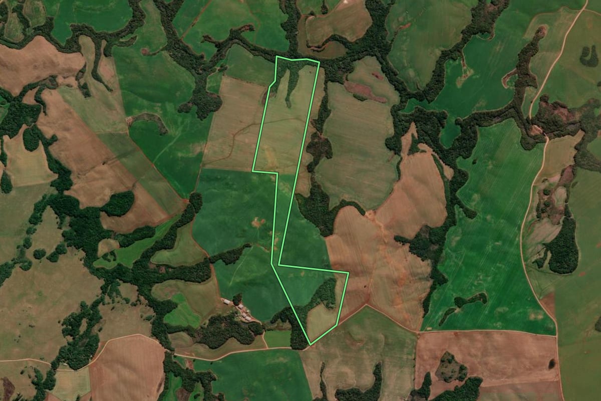 Imagem de satélite do imóvel rural em Capão Bonito do Sul (RS), com o contorno declarado no CAR desenhado por cima.