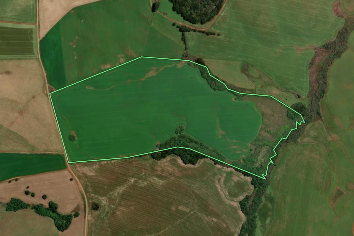 Imagem de satélite do imóvel rural em Capão Bonito do Sul (RS), com o contorno declarado no CAR desenhado por cima.