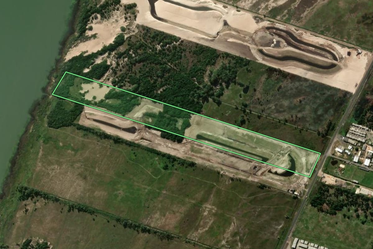 Imagem de satélite do imóvel rural em Capão da Canoa (RS), com o contorno declarado no CAR desenhado por cima.