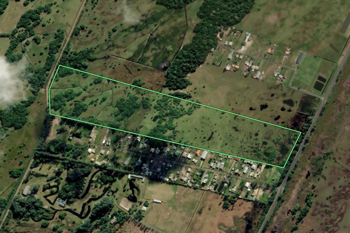 Imagem de satélite do imóvel rural em Capão da Canoa (RS), com o contorno declarado no CAR desenhado por cima.