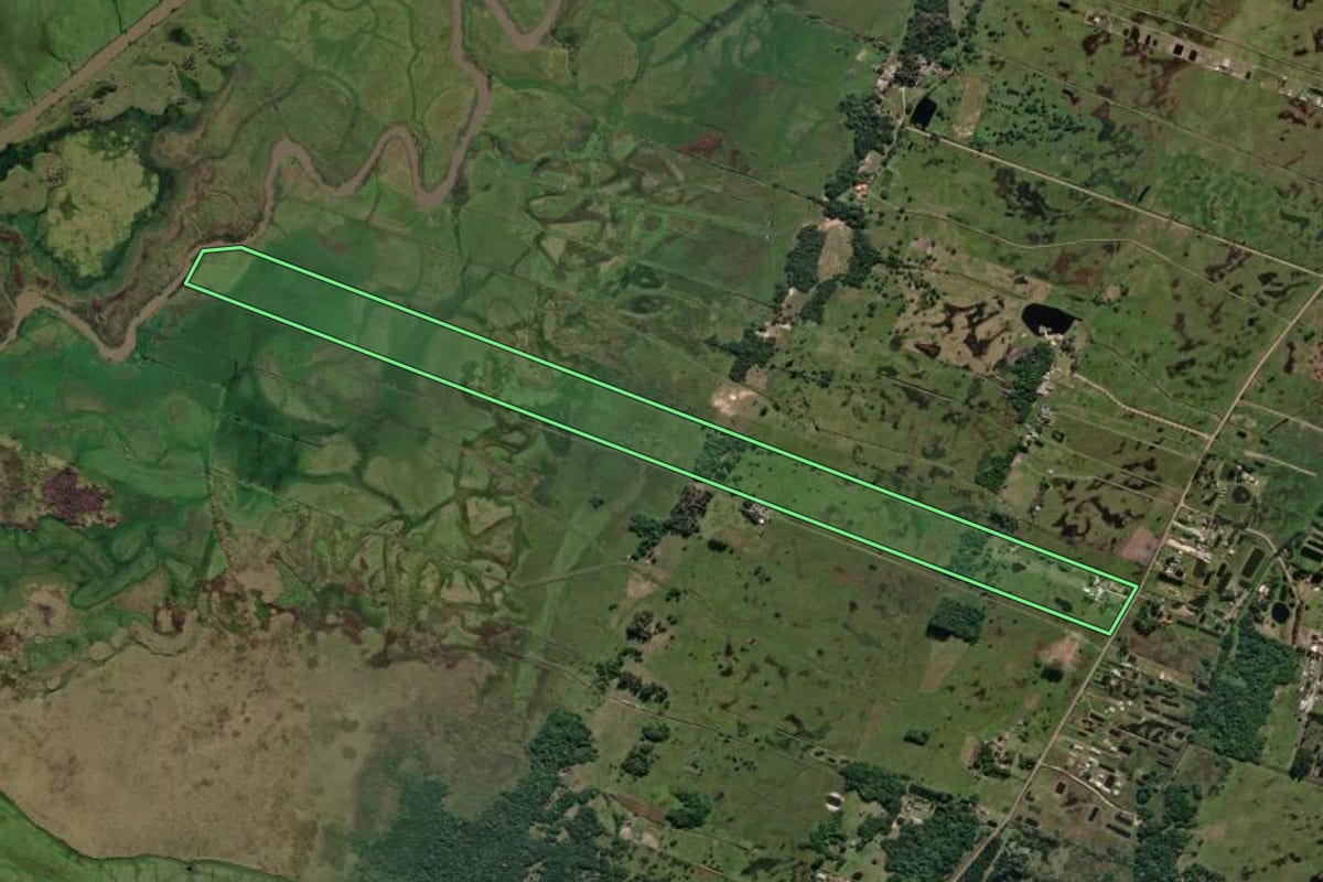 Imagem de satélite do imóvel rural em Capão da Canoa (RS), com o contorno declarado no CAR desenhado por cima.