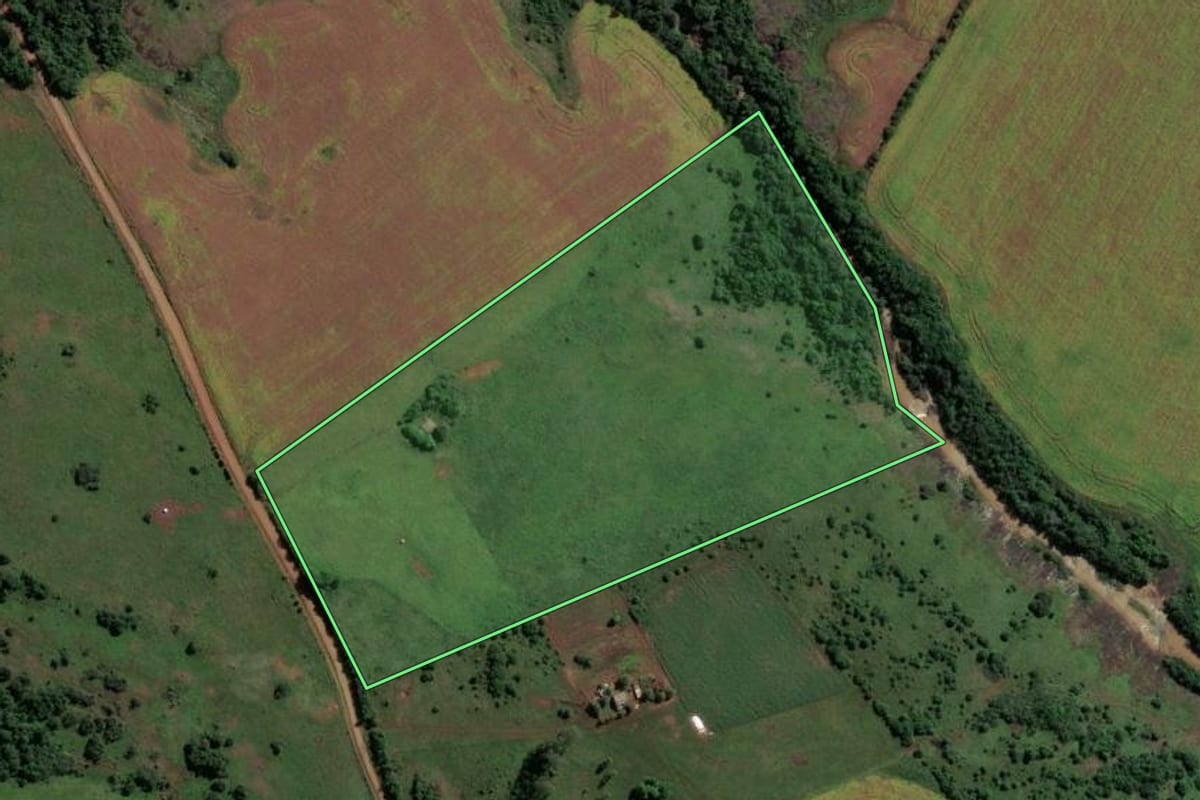 Imagem de satélite do imóvel rural em Capão do Cipó (RS), com o contorno declarado no CAR desenhado por cima.