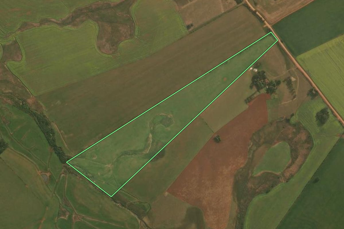 Imagem de satélite do imóvel rural em Capão do Cipó (RS), com o contorno declarado no CAR desenhado por cima.