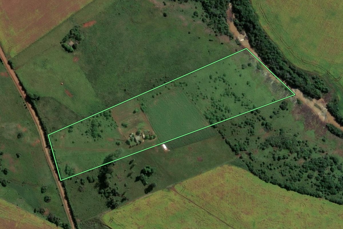 Imagem de satélite do imóvel rural em Capão do Cipó (RS), com o contorno declarado no CAR desenhado por cima.