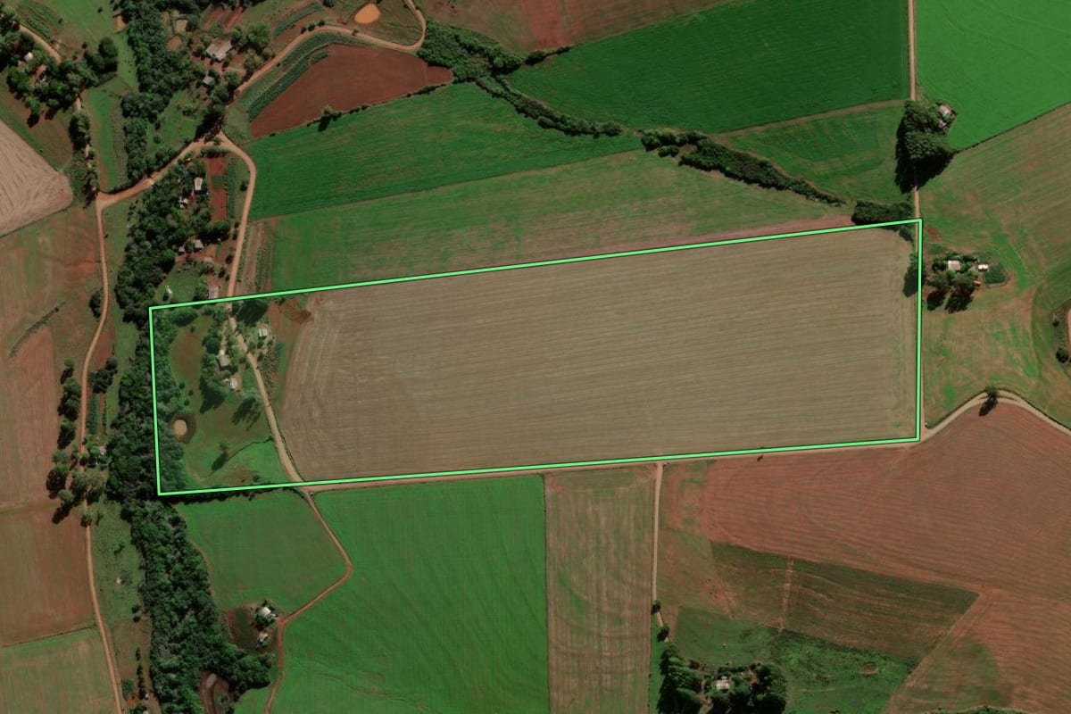 Imagem de satélite do imóvel rural em Capão do Cipó (RS), com o contorno declarado no CAR desenhado por cima.