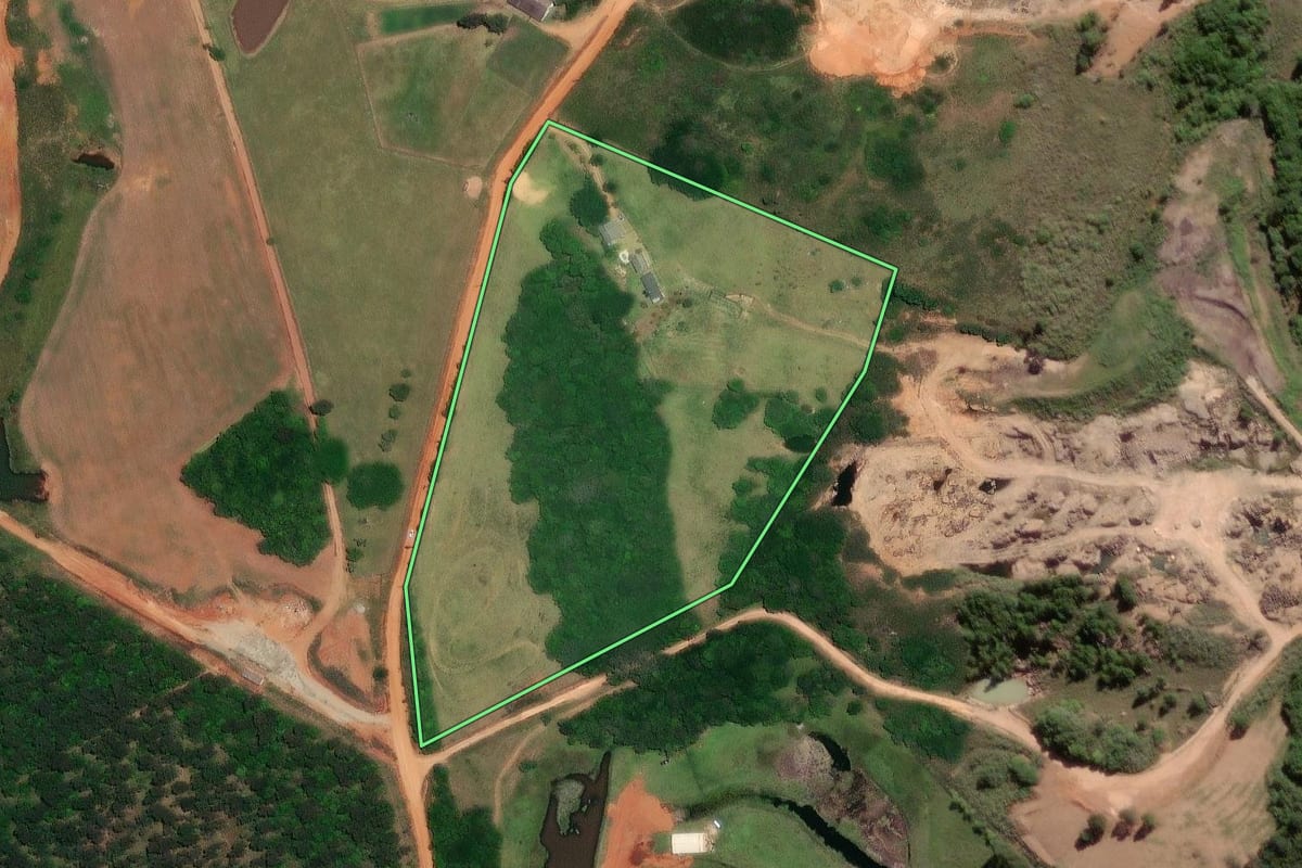 Imagem de satélite do imóvel rural em Capão do Leão (RS), com o contorno declarado no CAR desenhado por cima.