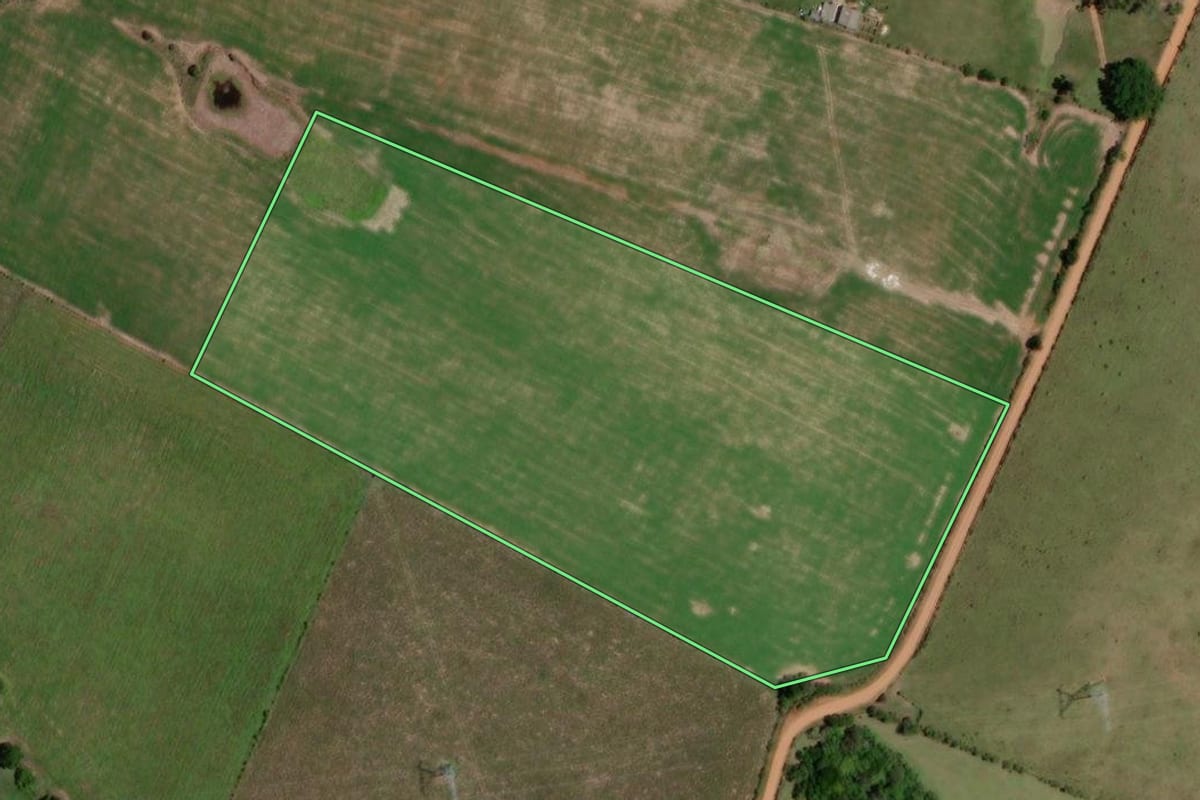 Imagem de satélite do imóvel rural em Capão do Leão (RS), com o contorno declarado no CAR desenhado por cima.