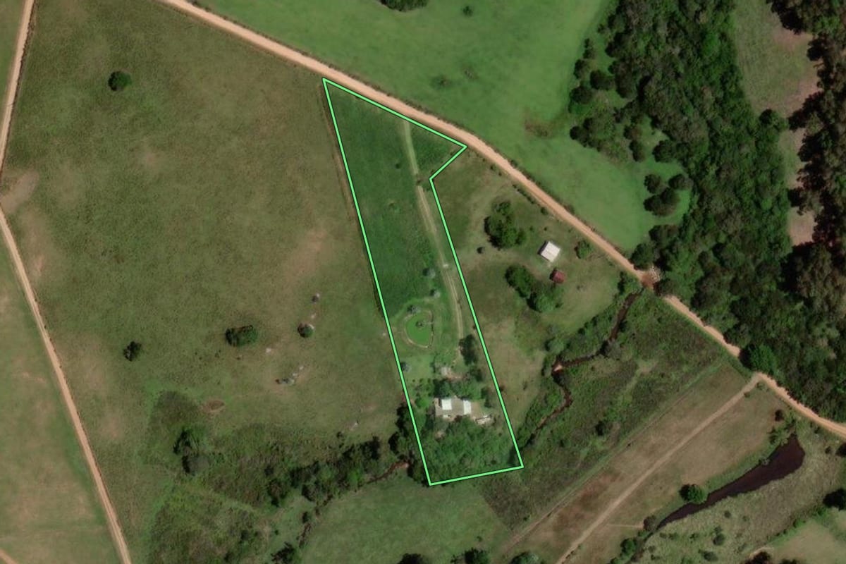 Imagem de satélite do imóvel rural em Capão do Leão (RS), com o contorno declarado no CAR desenhado por cima.