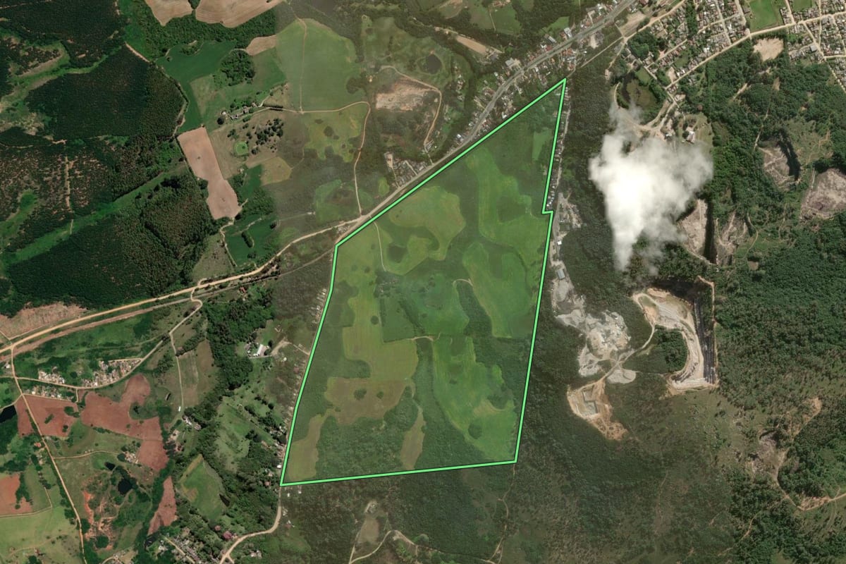 Imagem de satélite do imóvel rural em Capão do Leão (RS), com o contorno declarado no CAR desenhado por cima.