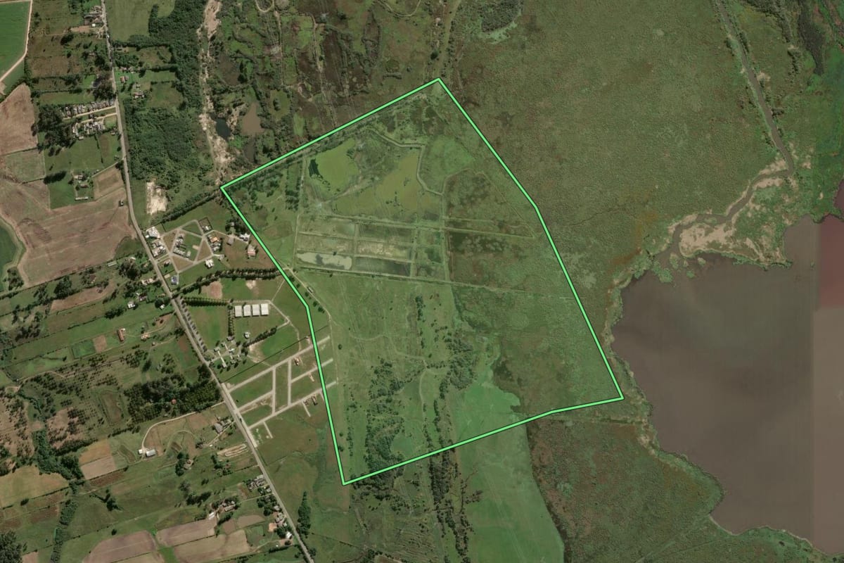 Imagem de satélite do imóvel rural em Capão do Leão (RS), com o contorno declarado no CAR desenhado por cima.