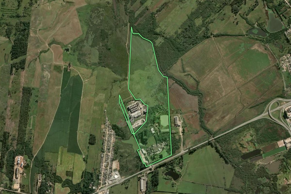 Imagem de satélite do imóvel rural em Capão do Leão (RS), com o contorno declarado no CAR desenhado por cima.
