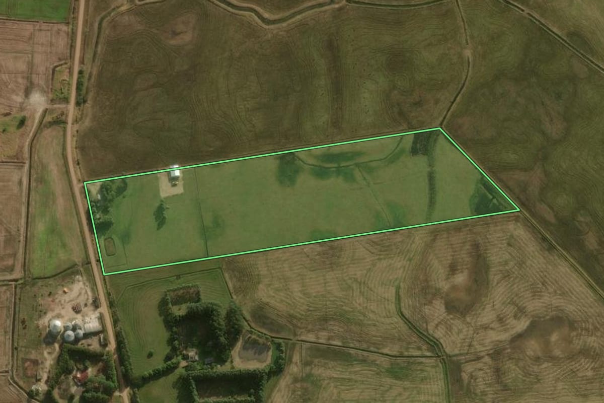 Imagem de satélite do imóvel rural em Capivari do Sul (RS), com o contorno declarado no CAR desenhado por cima.