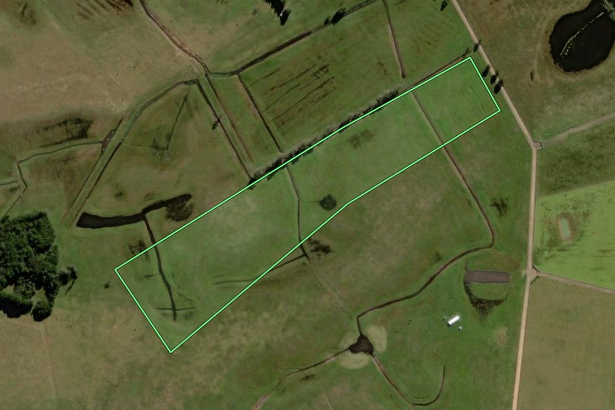 Imagem de satélite do imóvel rural em Capivari do Sul (RS), com o contorno declarado no CAR desenhado por cima.