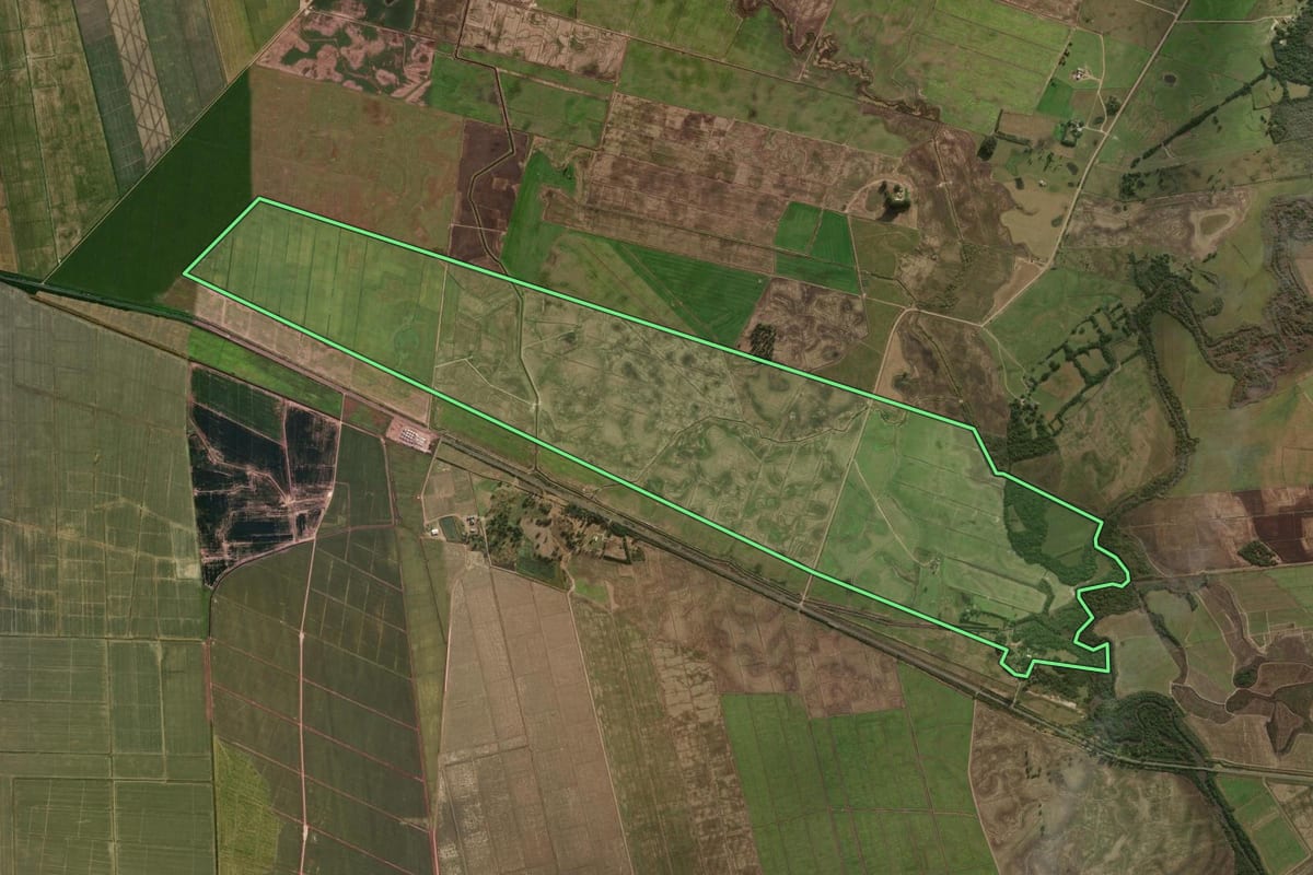 Imagem de satélite do imóvel rural em Capivari do Sul (RS), com o contorno declarado no CAR desenhado por cima.