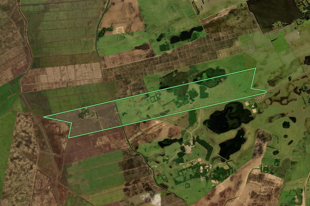 Imagem de satélite do imóvel rural em Capivari do Sul (RS), com o contorno declarado no CAR desenhado por cima.