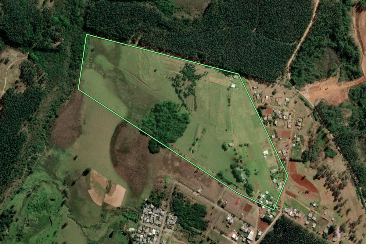 Imagem de satélite do imóvel rural em Capela de Santana (RS), com o contorno declarado no CAR desenhado por cima.