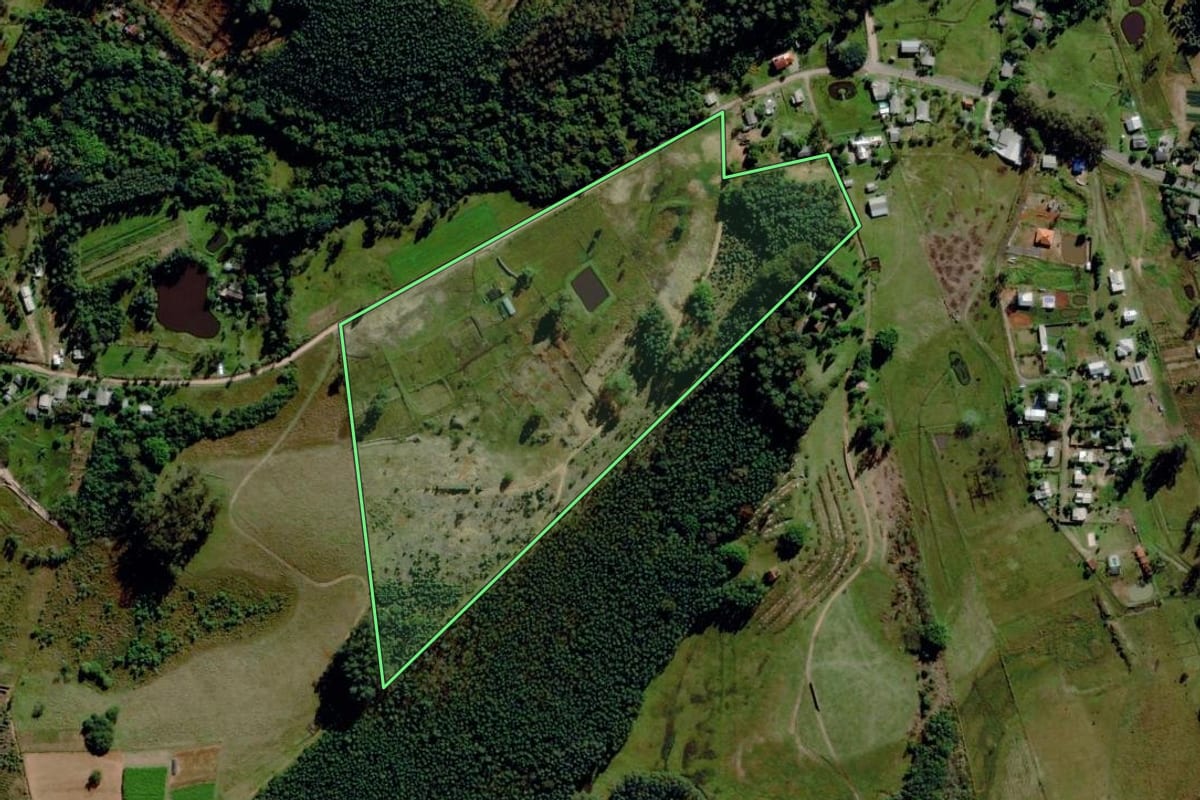 Imagem de satélite do imóvel rural em Capela de Santana (RS), com o contorno declarado no CAR desenhado por cima.
