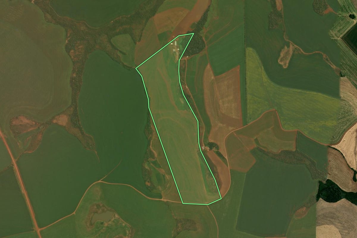Imagem de satélite do imóvel rural em Carazinho (RS), com o contorno declarado no CAR desenhado por cima.