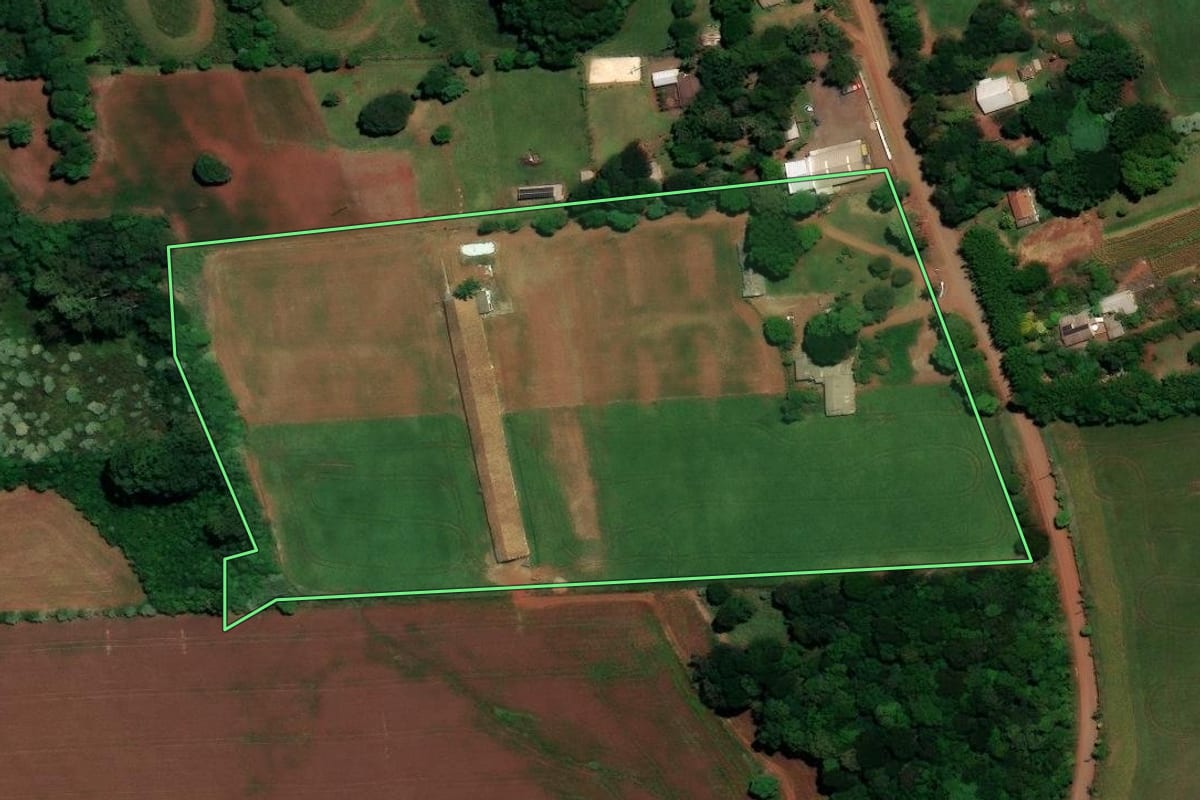 Imagem de satélite do imóvel rural em Carazinho (RS), com o contorno declarado no CAR desenhado por cima.