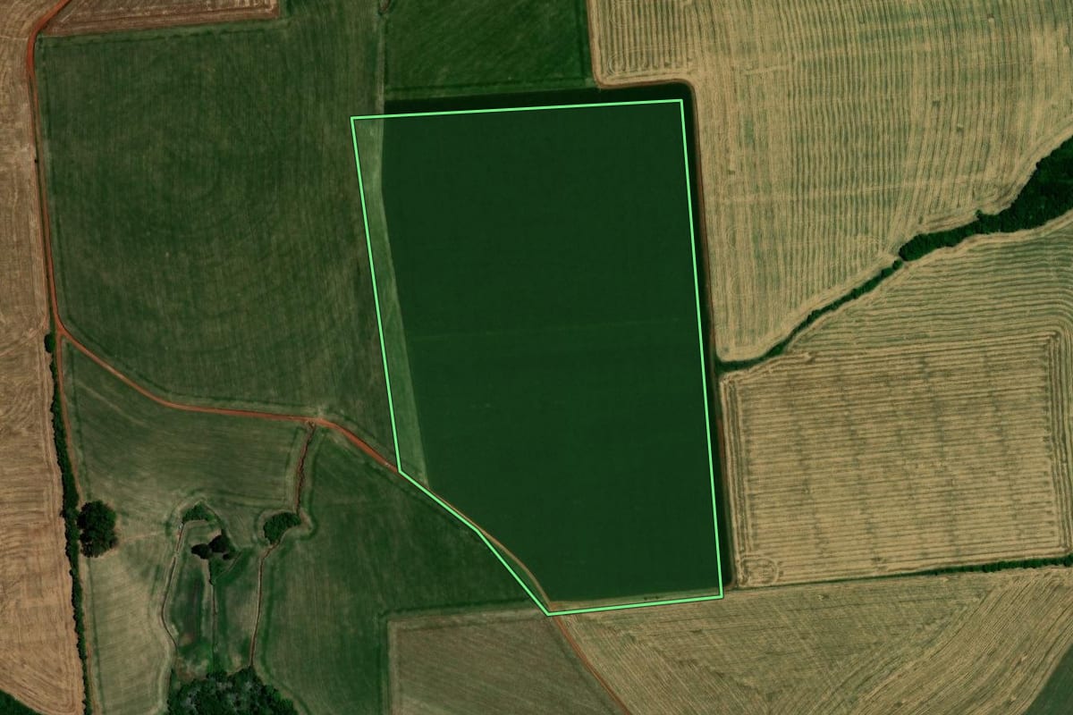 Imagem de satélite do imóvel rural em Carazinho (RS), com o contorno declarado no CAR desenhado por cima.