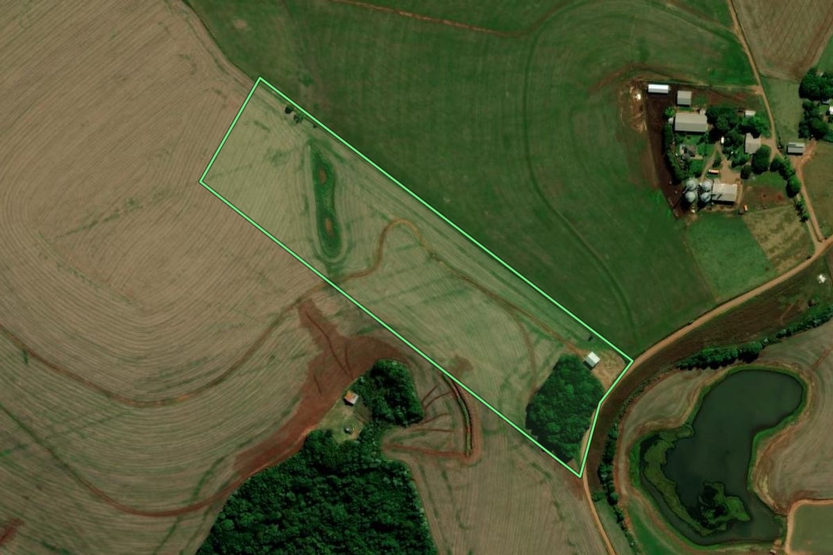 Imagem de satélite do imóvel rural em Carazinho (RS), com o contorno declarado no CAR desenhado por cima.