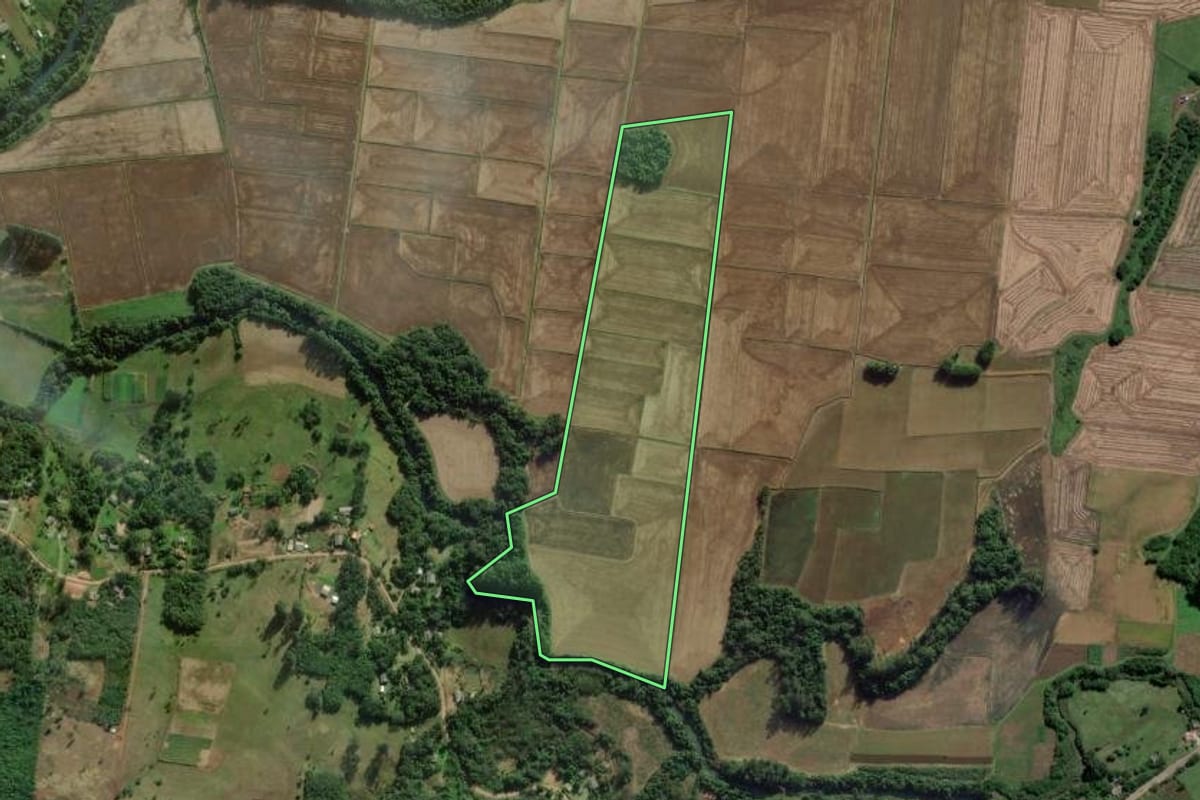 Imagem de satélite do imóvel rural em Caraá (RS), com o contorno declarado no CAR desenhado por cima.