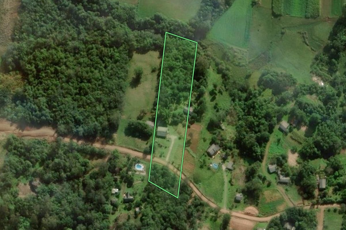 Imagem de satélite do imóvel rural em Caraá (RS), com o contorno declarado no CAR desenhado por cima.