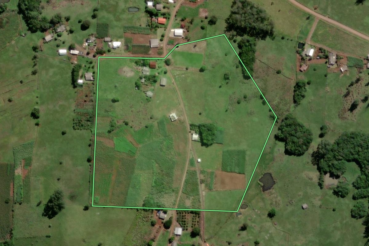 Imagem de satélite do imóvel rural em Caraá (RS), com o contorno declarado no CAR desenhado por cima.