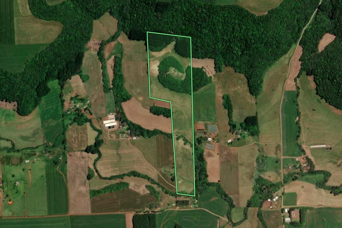 Imagem de satélite do imóvel rural em Casca (RS), com o contorno declarado no CAR desenhado por cima.
